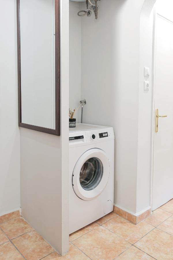 Uranus Apartment Thessaloniki Buitenkant foto